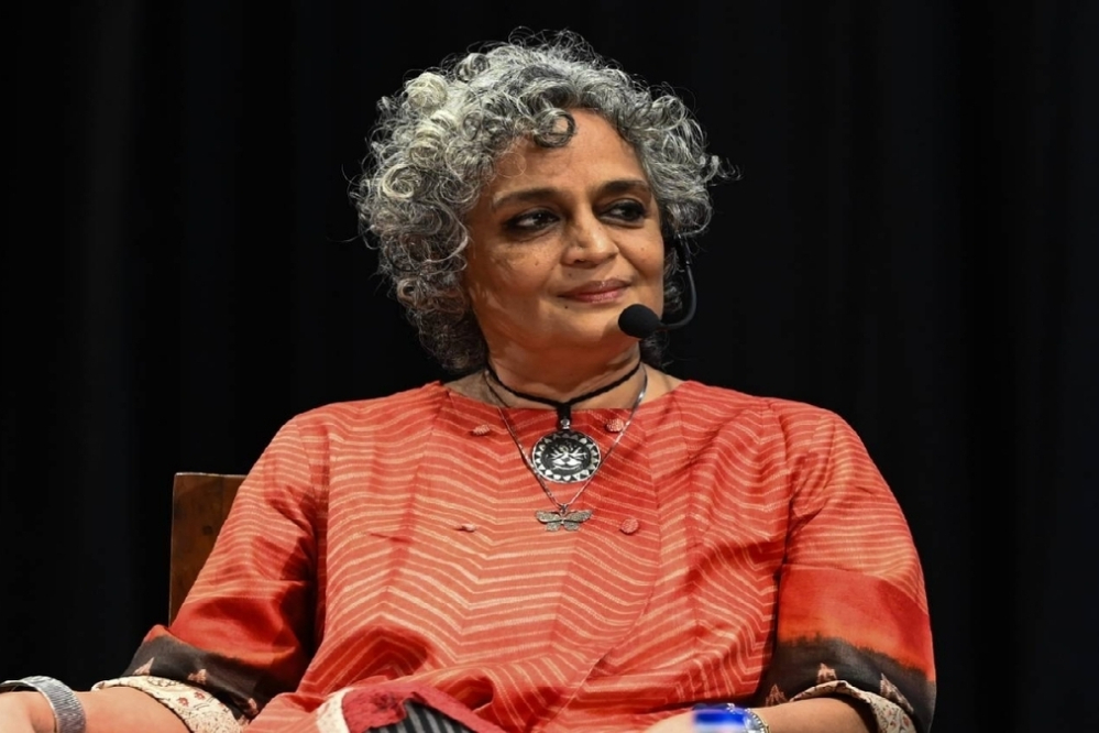 دیگر برای چه کار‌هایی باید اجازه بگیریم؟ برای دستشویی رفتن!