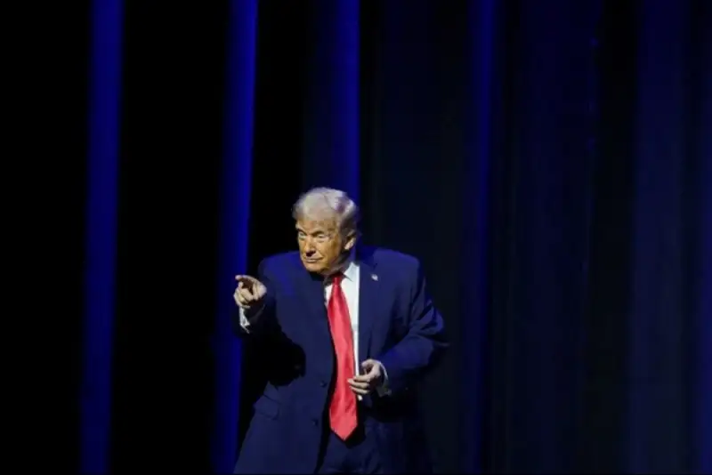 ترامپ: خودتان تنگه هرمز را باز کنید!