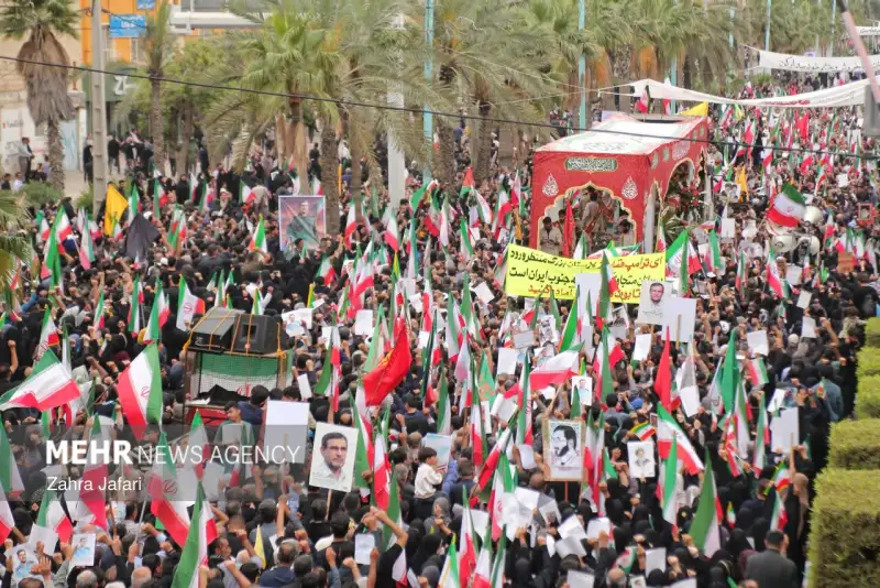 گزارش تصویری | تشییع پیکر مطهر دریابان شهید «علیرضا تنگسیری» در بندرعباس