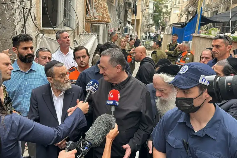 ضربات سنگین ایران به تل‌آویو، مقامات صهیونیستی را به محل حادثه کشاند