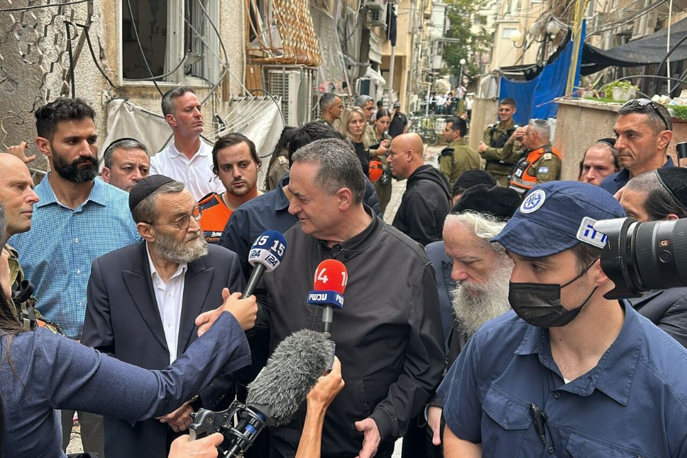 ضربات سنگین ایران به تل‌آویو، مقامات صهیونیستی را به محل حادثه کشاند