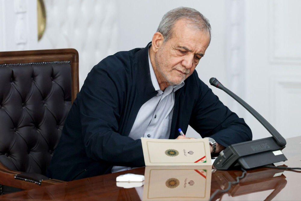 پزشکیان: 12 فروردین، روز تثبیت اراده تاریخی ملت ایران است