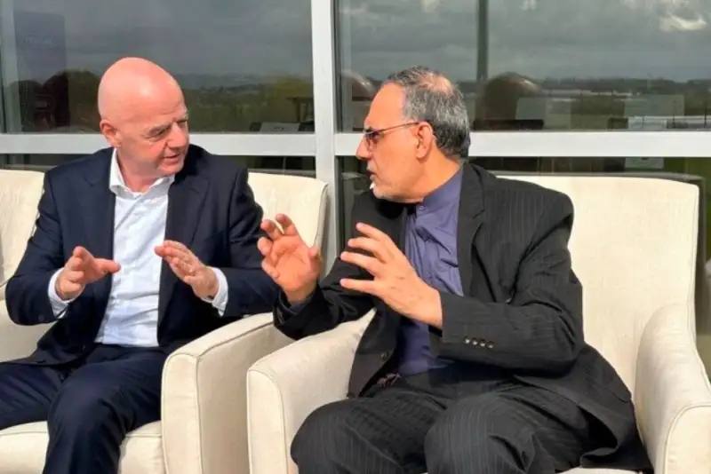 رایزنی سفیر ایران در ترکیه با رئیس فدراسیون جهانی فوتبال