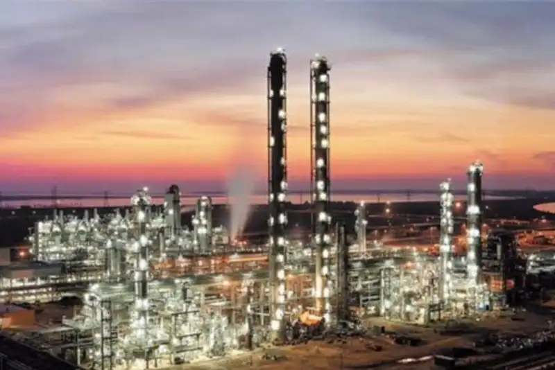 غول پتروشیمی عربستان به دلیل کنترل تنگه هرمز تعطیل شد