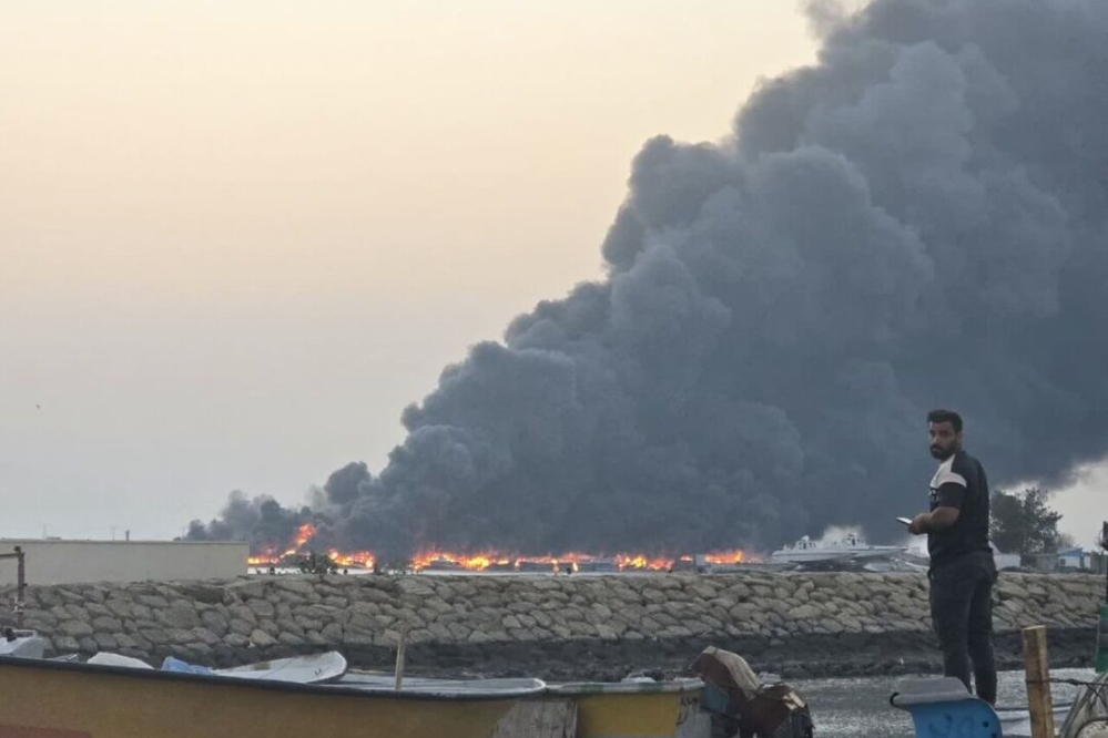 ادامه حملات دشمن آمریکایی-صهیونی به ایران/حمله هوایی به اسکله‌های قشم و بندرچارک