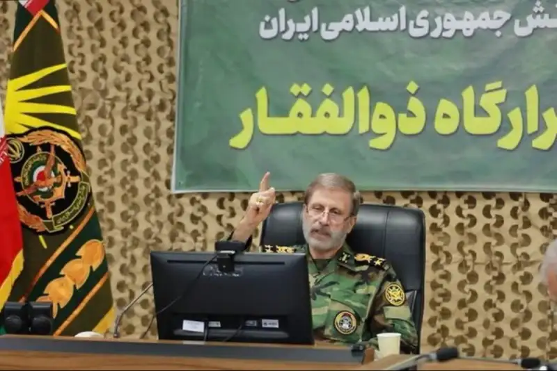 فرمانده کل ارتش: درصورت اقدام دشمن به عملیات زمینی یک نفر هم نباید جان سالم به در ببرد