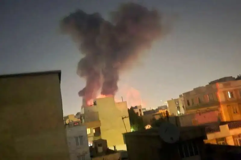 ادامه حملات دشمن آمریکایی-صهیونی به ایران/حمله به دانشگاه شهیدبهشتی تهران، قم و بندرچارک