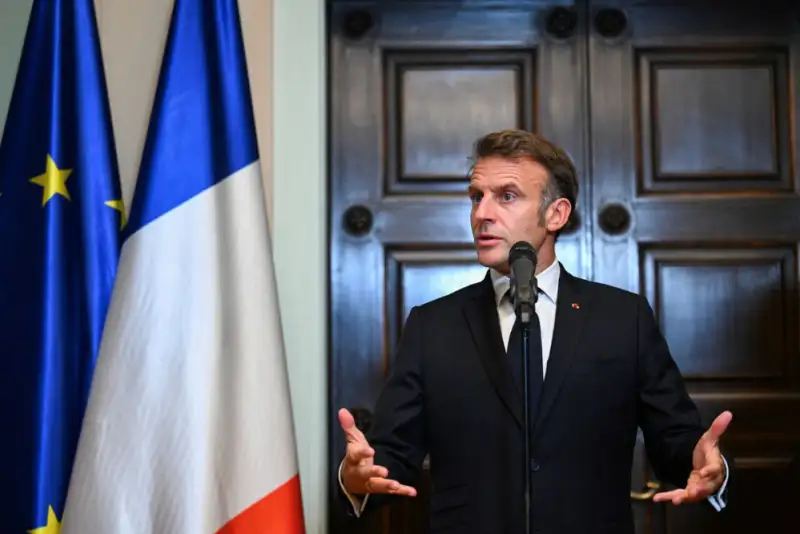 مکرون: فرانسه زیر سلطه آمریکا نمی‌رود