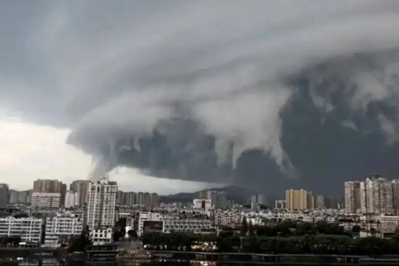 طوفان سهمگین شهر گوئیانگ در جنوب غربی چین را درنوردید