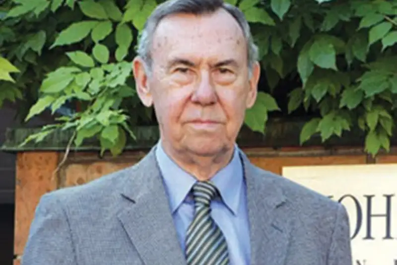 گری سیک: آمریکا به صورت روزانه قوانین جنگ را نقض می‌کند