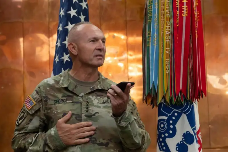 رئیس برکنار شده ستاد نیروی زمینی ارتش آمریکا: ارتش شایسته «رهبرانی با شخصیت» است!