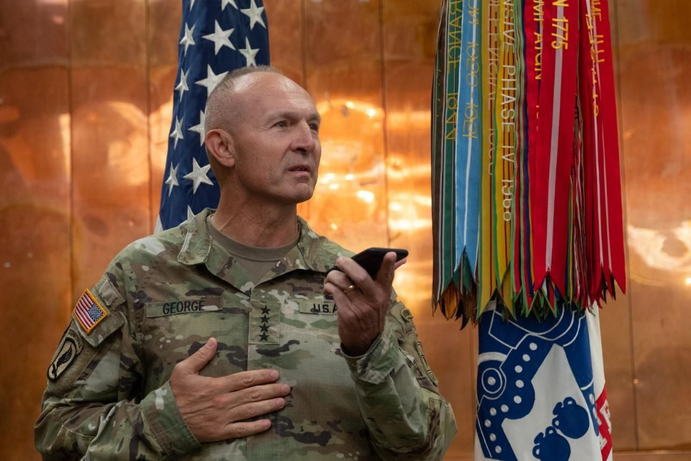 رئیس برکنار شده ستاد نیروی زمینی ارتش آمریکا: ارتش شایسته «رهبرانی با شخصیت» است!