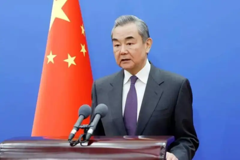 پیشنهاد وزیر خارجه چین برای باز کردن تنگه هرمز