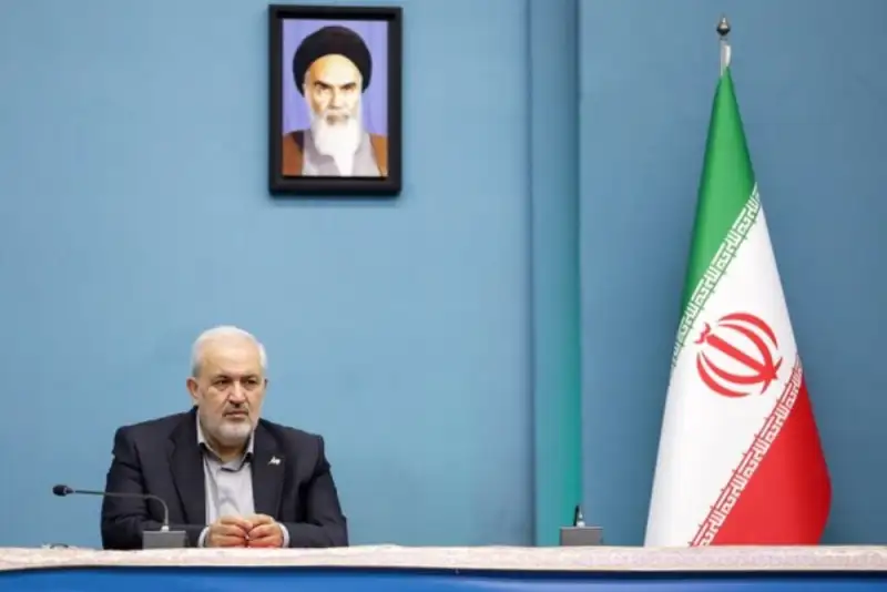 وزیر نیرو: برق مازاد داریم؛ اما مردم اسراف نکنند