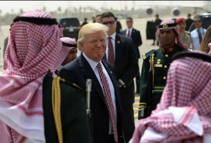 Accomplices of the aggressor are as guilty as the aggressor himself