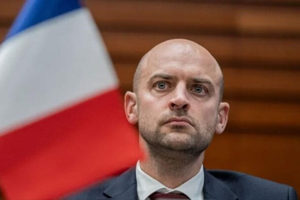 צרפת מזהירה מפני השלכות איומיו של טראמפ על התשתיות האיראניות.