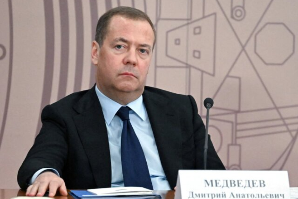 مدودف: ایران سلاح‌های هسته‌ای خود را آزمایش کرده است