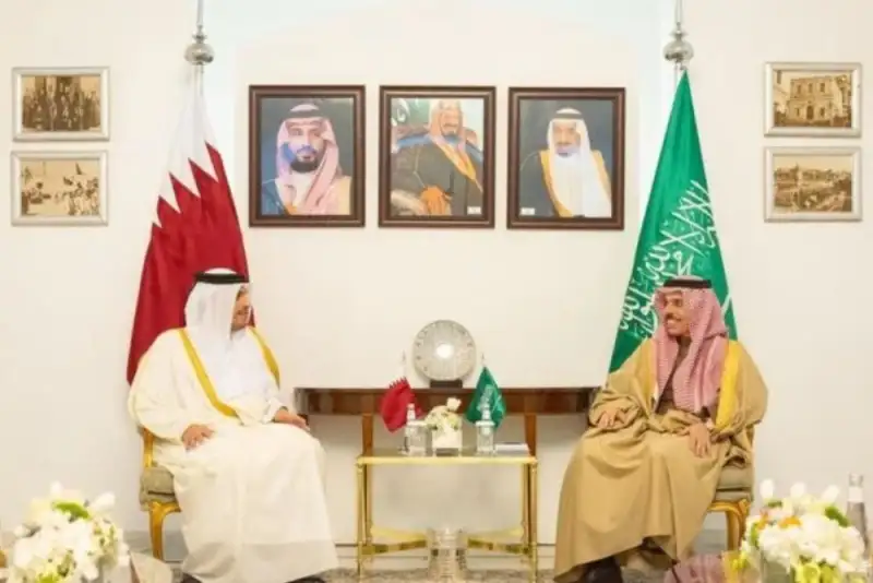 گفتگوی وزرای خارجه قطر و عربستان بر سر جلوگیری از گسترش جنگ در منطقه