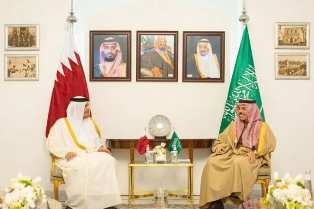 گفتگوی وزرای خارجه قطر و عربستان بر سر جلوگیری از گسترش جنگ در منطقه