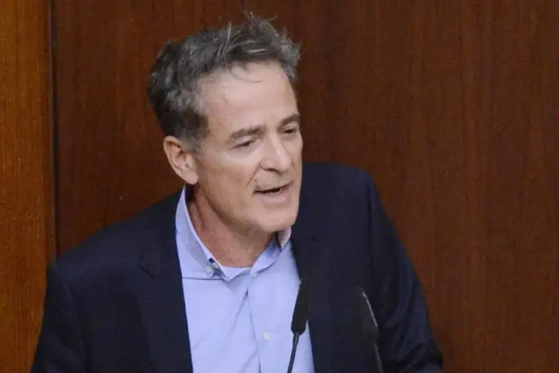 نماینده لبنان : دولت با جلوگیری از مقاومت در برابر رژیم صهونیستی قانون اساسی را نقض کرد