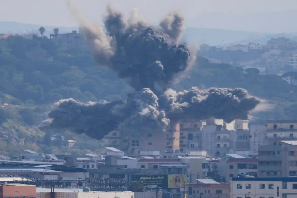 حملات هوایی گسترده رژیم صهیونیستی به مناطقی در لبنان/ بمباران شهرک «الزراریة»