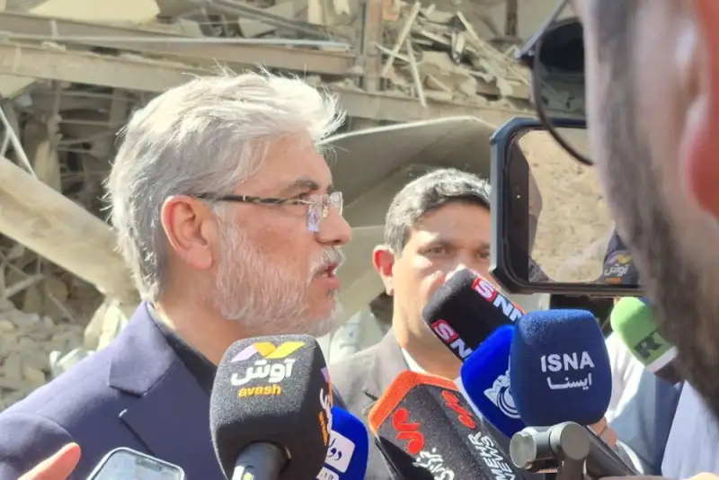 وزیر علوم خطاب به دانشجویان شریف: صدای علم ایران در دنیا باشید