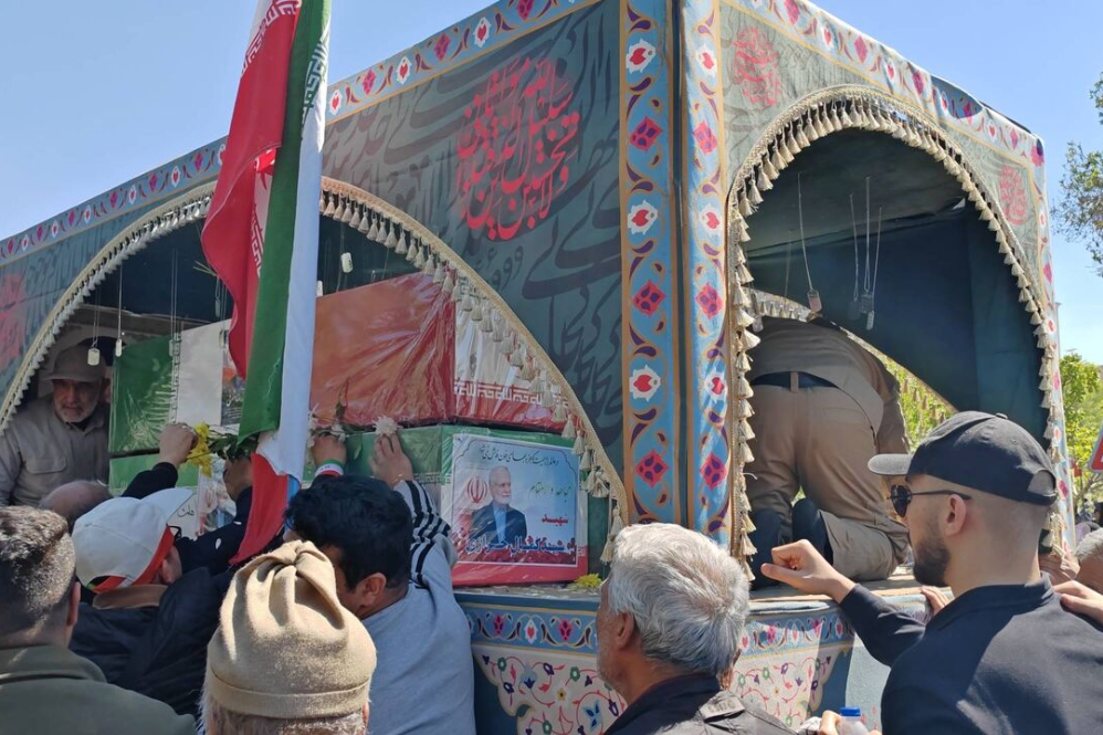 تشییع باشکوه پیکر شهید کمال خرازی و خانواده‌اش