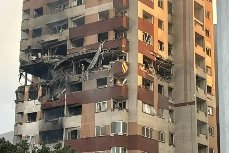 بازدید فرستاده دبیرکل سازمان ملل از مناطق آسیب‌دیده ایران