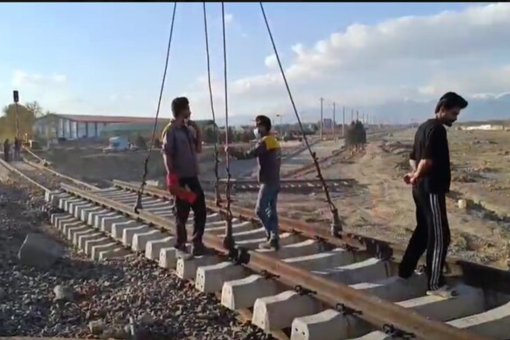 پل راه‌آهن چهارباغ به طور کامل ترمیم شد