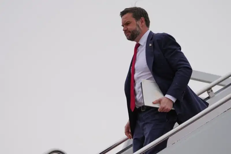 معاون رئیس جمهور آمریکا: خبر بد، به توافق نرسیدیم؛ ونس، اسلام‌آباد را ترک کرد