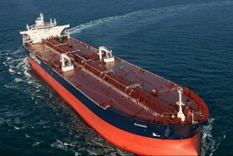 ادعای رویترز مبنی بر عبور 3 نفتکش غول‌پیکر  از تنگه هرمز