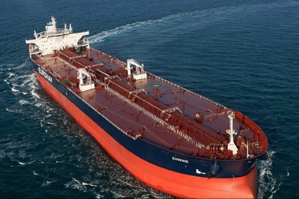 تحقیر سنتکام؛ ورود مقتدرانه ابر نفتکش تحریمی به آب‌های ایران