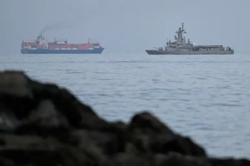 محاصره تنگه هرمز خطر اختلال تاریخی در بازار جهانی نفت را افزایش می‌دهد