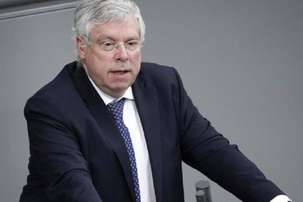 سیاستمدار آلمانی: محاصره دریایی موقعیت ترامپ را تضعیف می کند