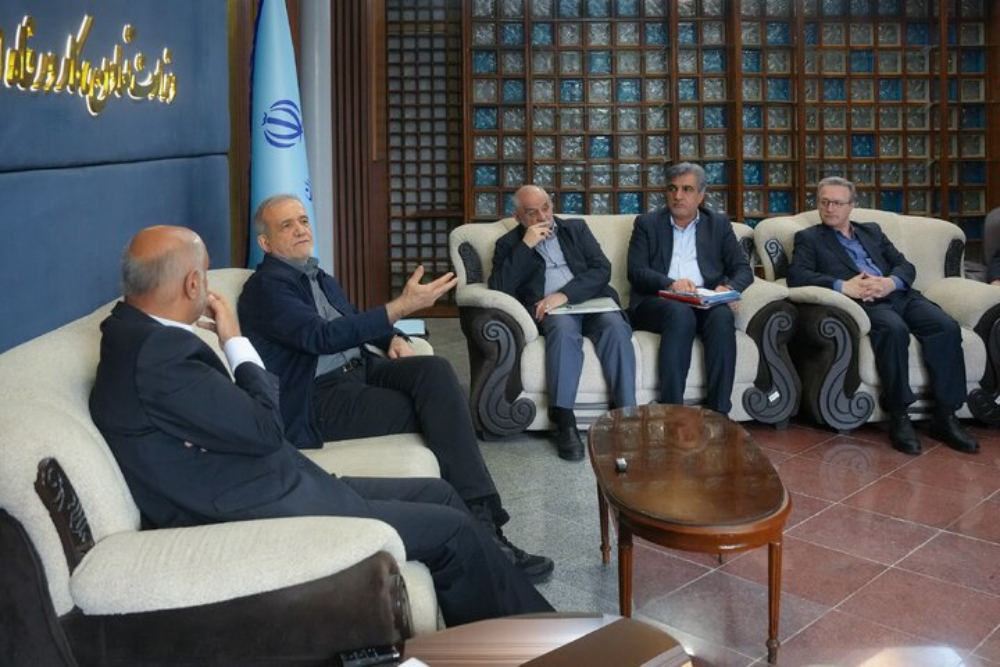 تاکید رئیس جمهور بر حفظ امنیت شغلی در شرایط جنگی