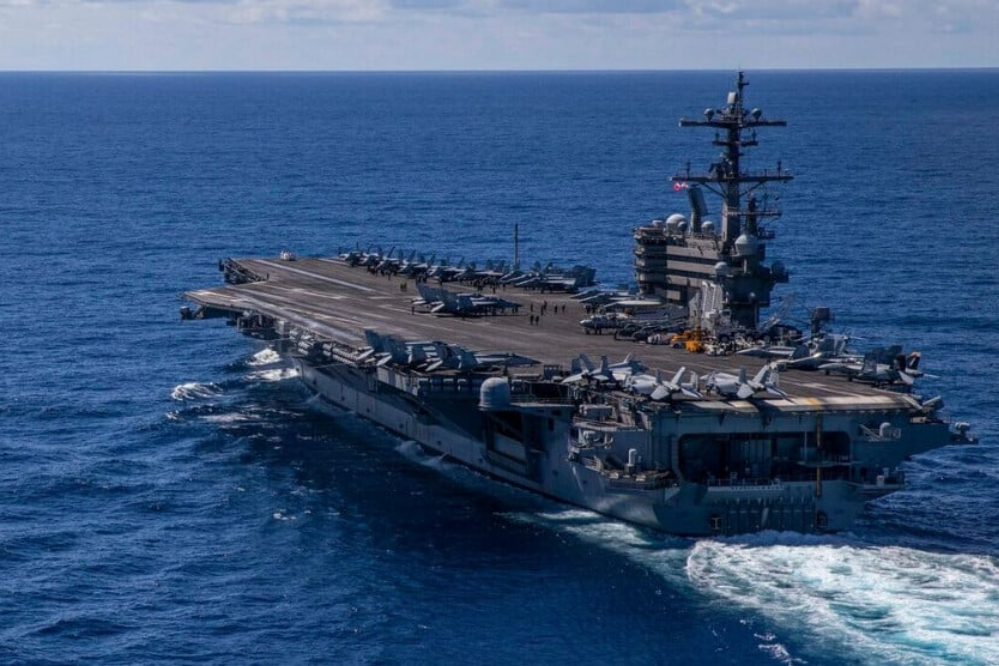 اجتناب ناو هواپیمابر «بوش» از دریای سرخ و تنگه باب‌المندب