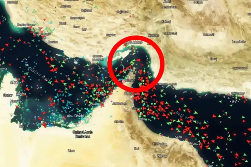 چرا یک تنگه کوچک اقتصاد جهان را فلج کرده است؟