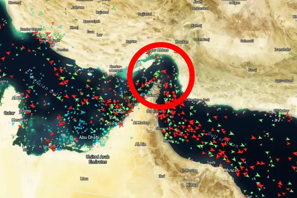 چرا یک تنگه کوچک اقتصاد جهان را فلج کرده است؟