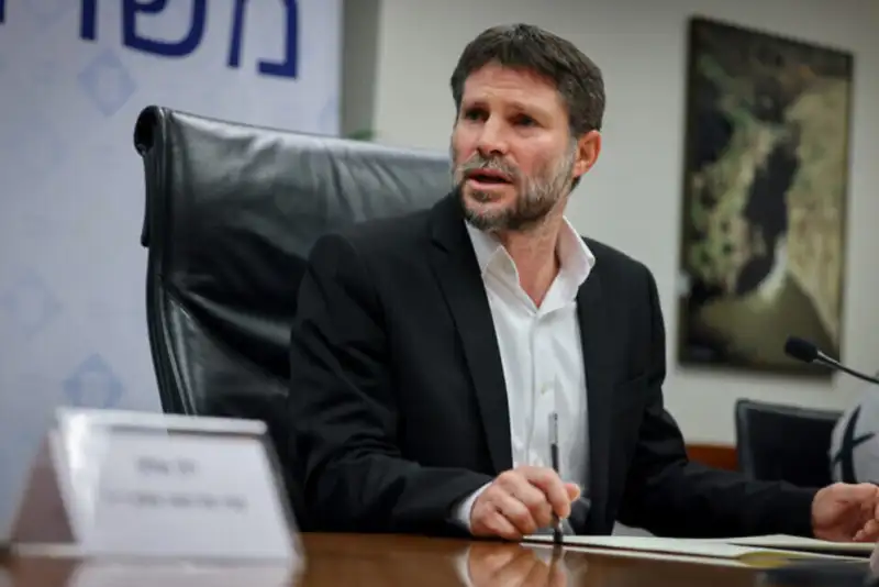 حمله وزیر دارایی اسرائیل به صدراعظم آلمان