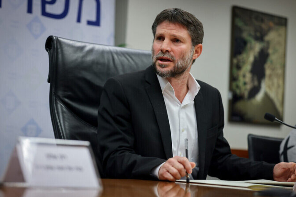 حمله وزیر دارایی اسرائیل به صدراعظم آلمان