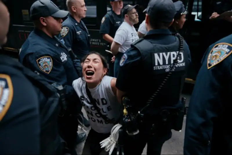 بازداشت 90 معترض ضد جنگ در نیویورک