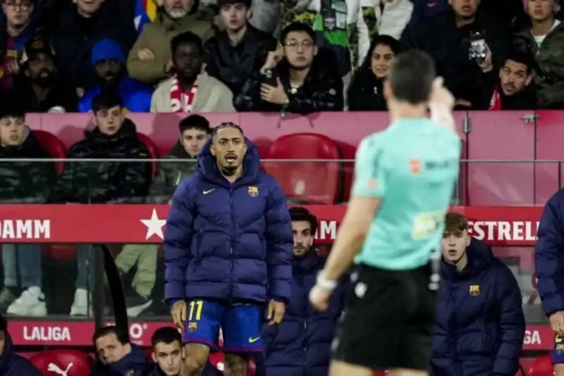 رافینیا: داور از پیروزی و صعود بارسلونا ترسیده بود