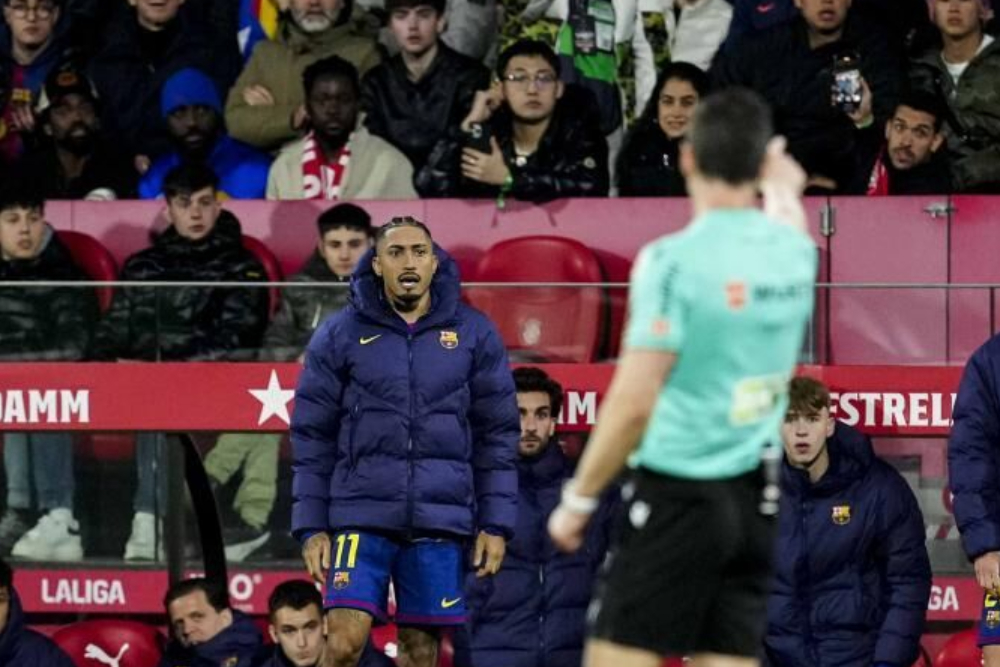 رافینیا: داور از پیروزی و صعود بارسلونا ترسیده بود