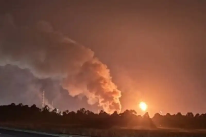 آتش‌سوزی گسترده در دومین پالایشگاه نفت استرالیا + فیلم