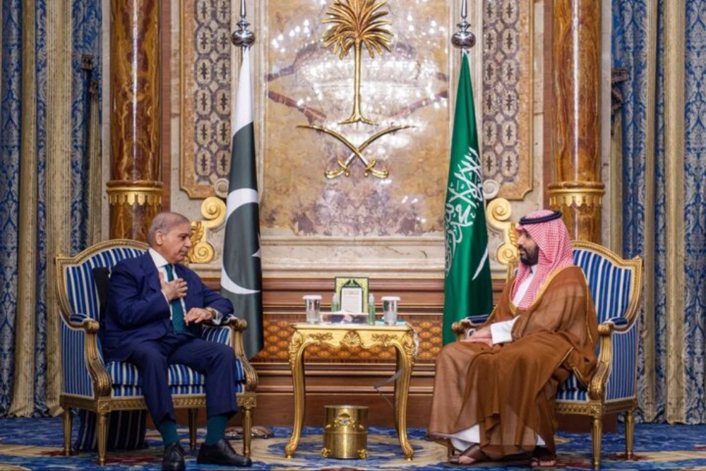 دیدار ولیعهد عربستان و نخست‌وزیر پاکستان در جده