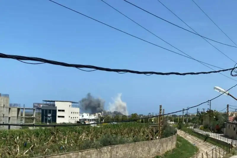 جنگنده‌های اسرائیلی پلی را در جنوب لبنان بمباران کردند+ فیلم