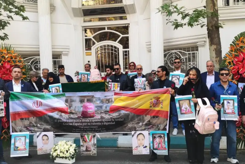 تقدیر مردمی از اسپانیا مقابل سفارت این کشور در تهران+ فیلم