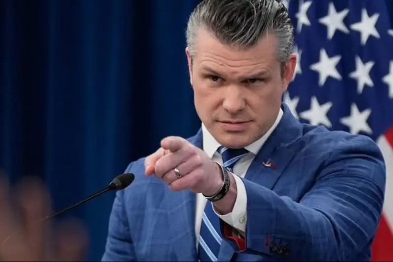 گاف عجیب وزیر جنگ آمریکا با رنگ و بوی مذهبی