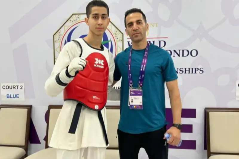 مدال طلای تکواندو قهرمانی نوجوانان جهان روی سینه هوشیار