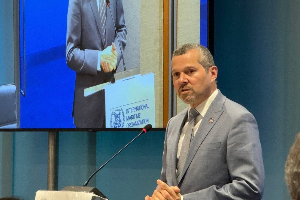 هیچ کشوری حق ندارد تنگه هرمز را محاصره کند